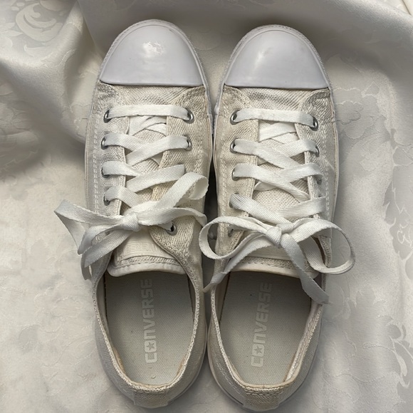 Converse low cut canvas sneakers white with discrete gold fleck like new Sz 7 - Picture 1 of 9